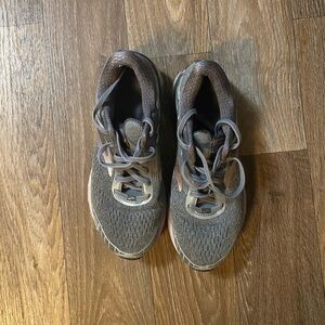 Brooks Women’s 10 Medium Shoes